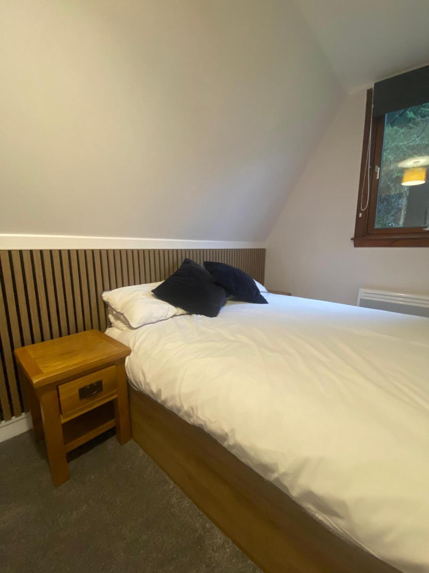 The Triangle Lodge Invergarry Extérieur photo
